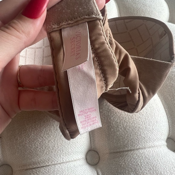 Victorias Secret Strapless Nude Bra - Picture 3 of 4